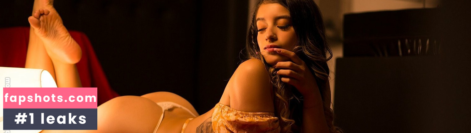 Sabrina Smith gallery photo #17