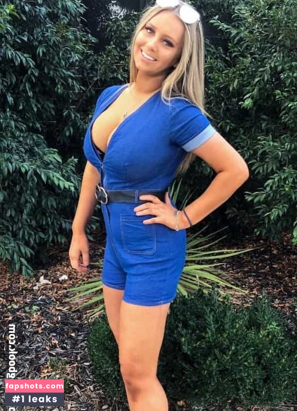 Sacha Ross nude babe gallery