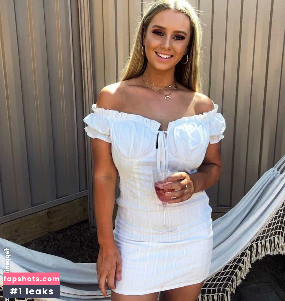 Sacha Ross gallery photo #6