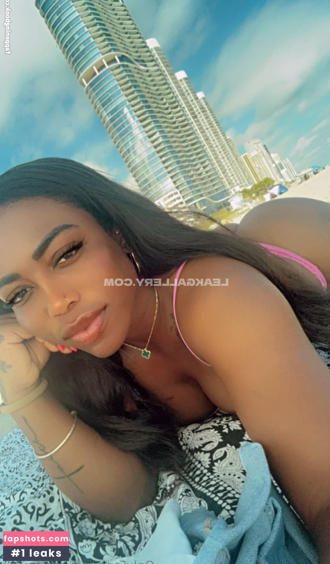 sachiavick nude babe gallery