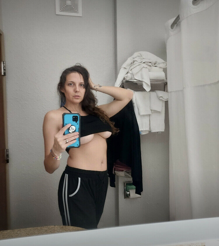 sadie-holmes gallery photo #485