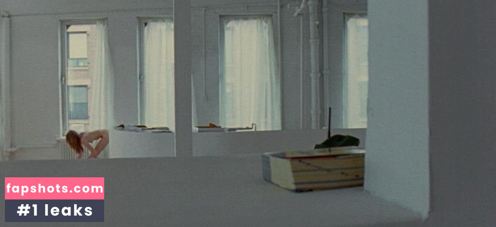 Saffron Burrows gallery photo #15