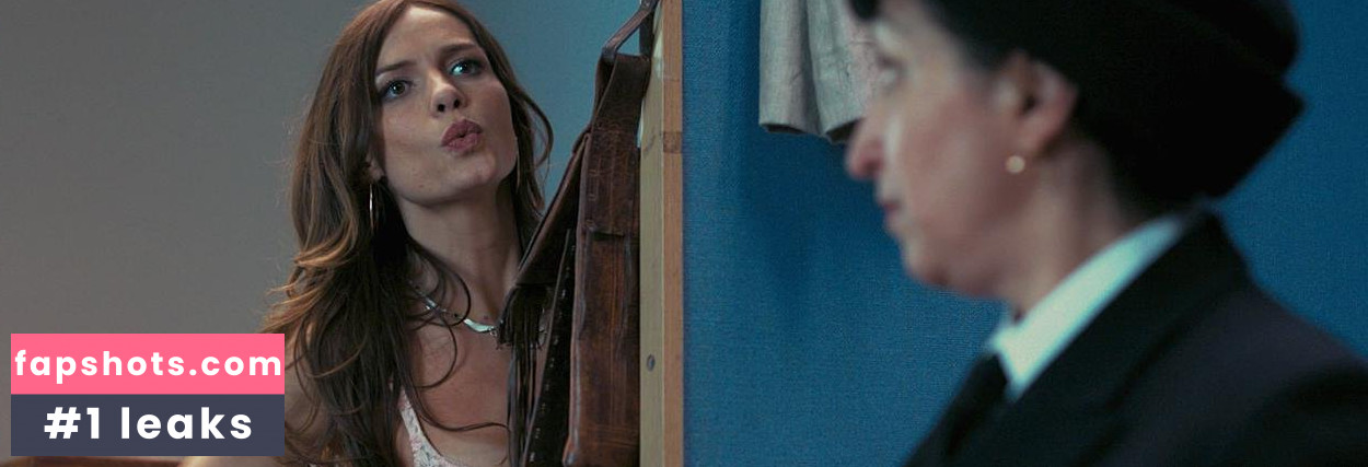 Saffron Burrows gallery photo #19