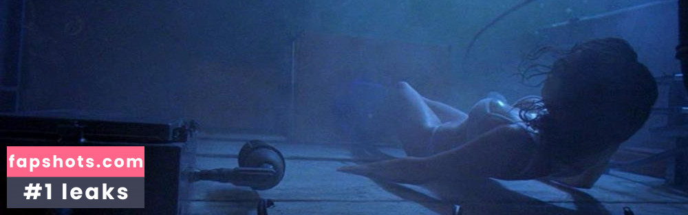 Saffron Burrows gallery photo #32