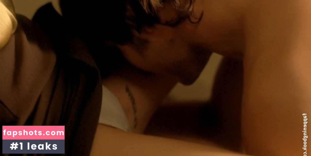 Saffron Burrows gallery photo #9