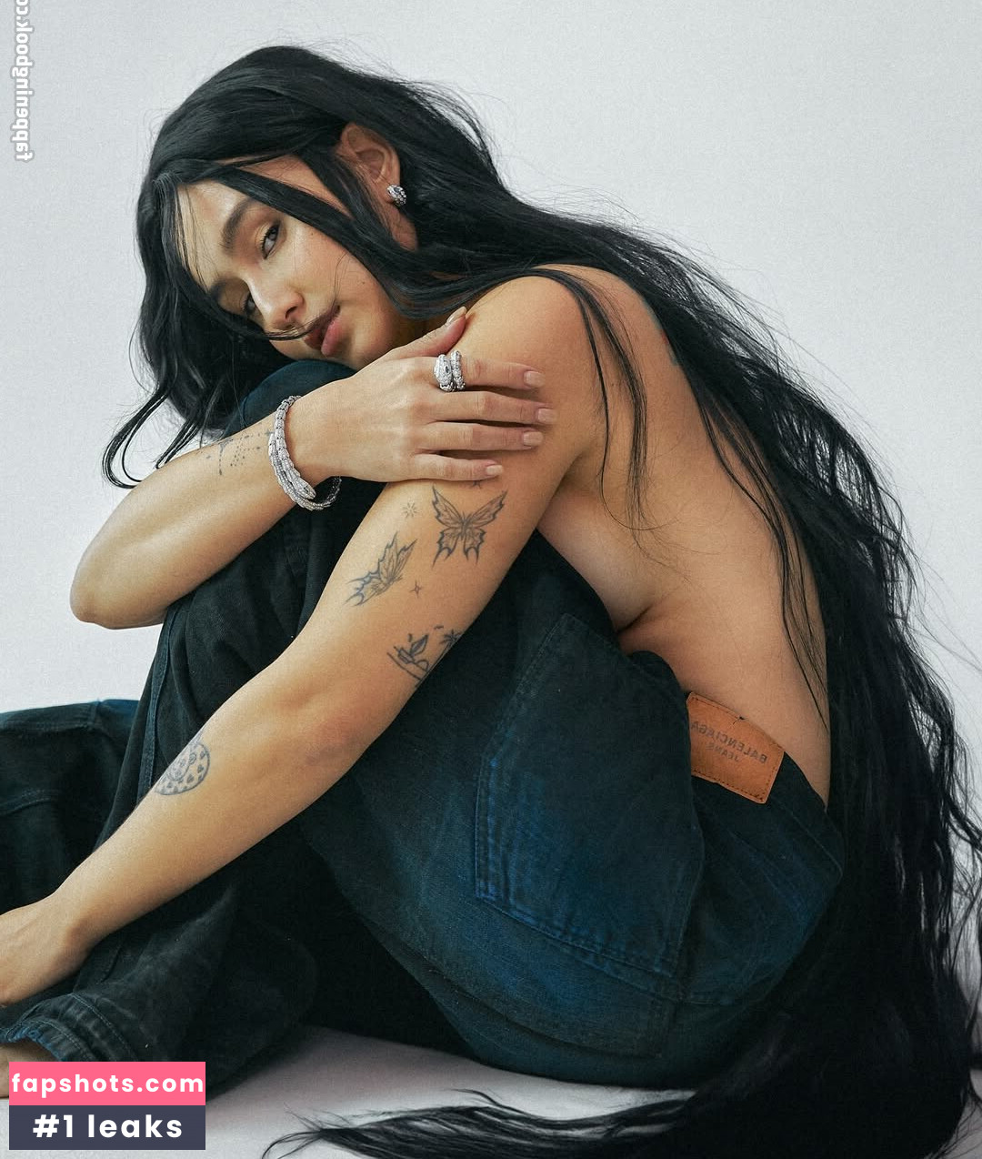 Saffron Sharpe gallery photo #4