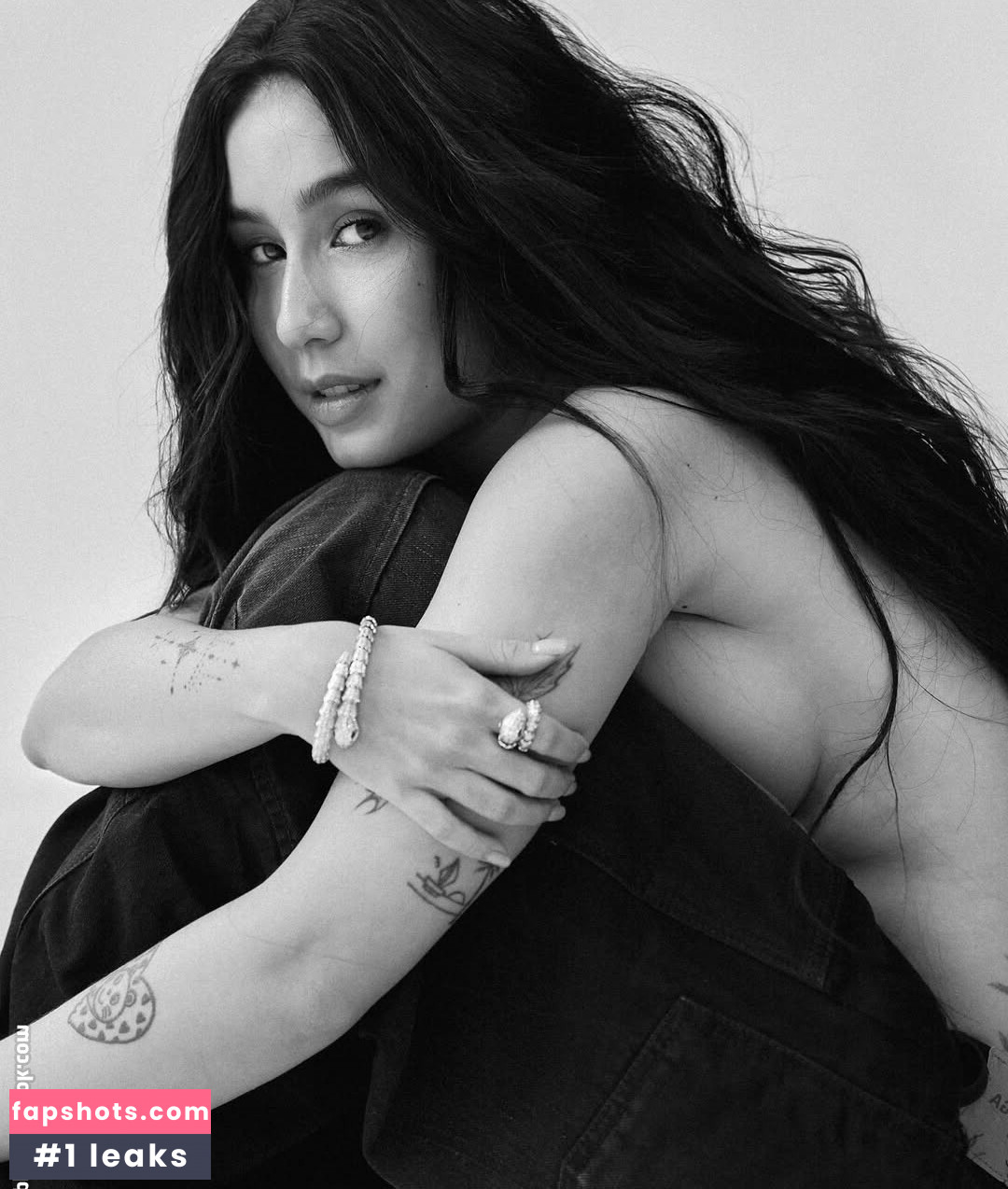 Saffron Sharpe gallery photo #5