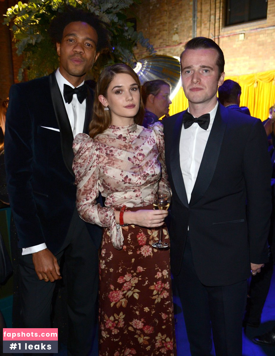 Sai Bennett gallery photo #19