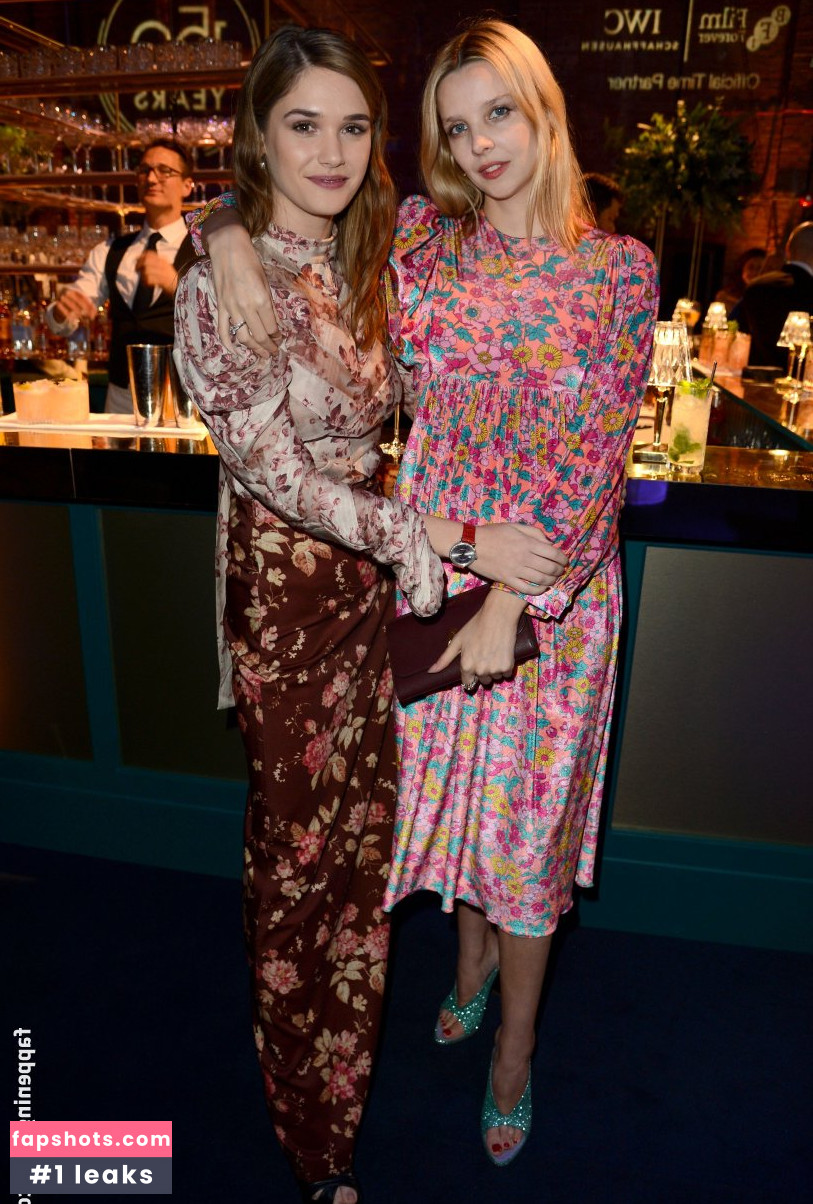 Sai Bennett gallery photo #23