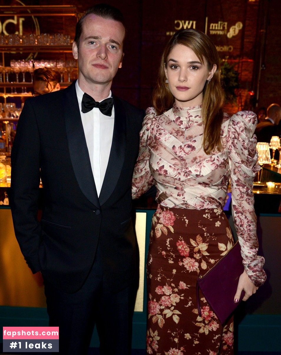 Sai Bennett gallery photo #24