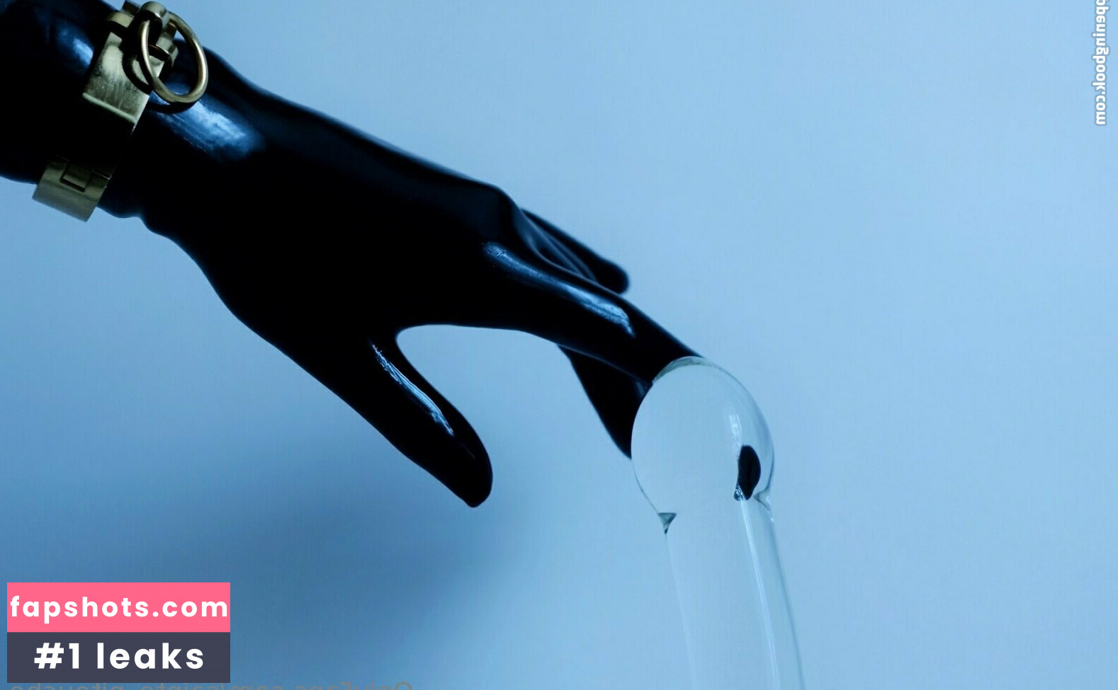 sainte_nitouche gallery photo #2