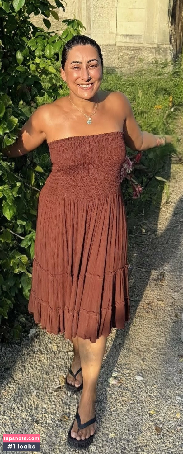 Saira Khan gallery photo #2