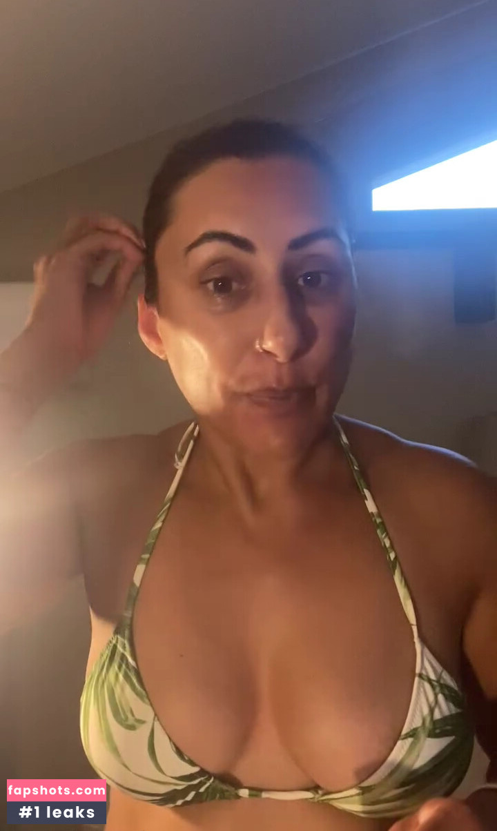 Saira Khan gallery photo #102