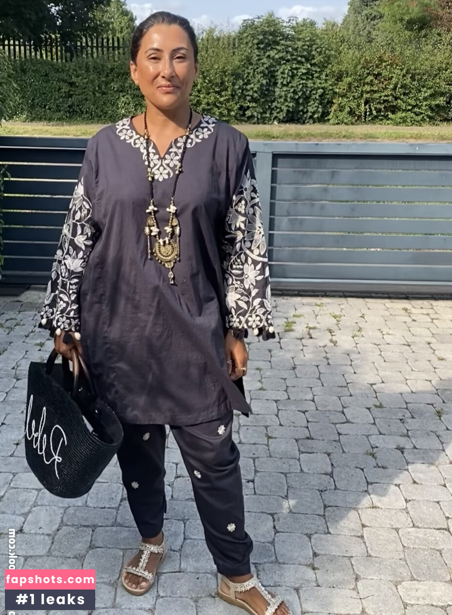 Saira Khan gallery photo #123