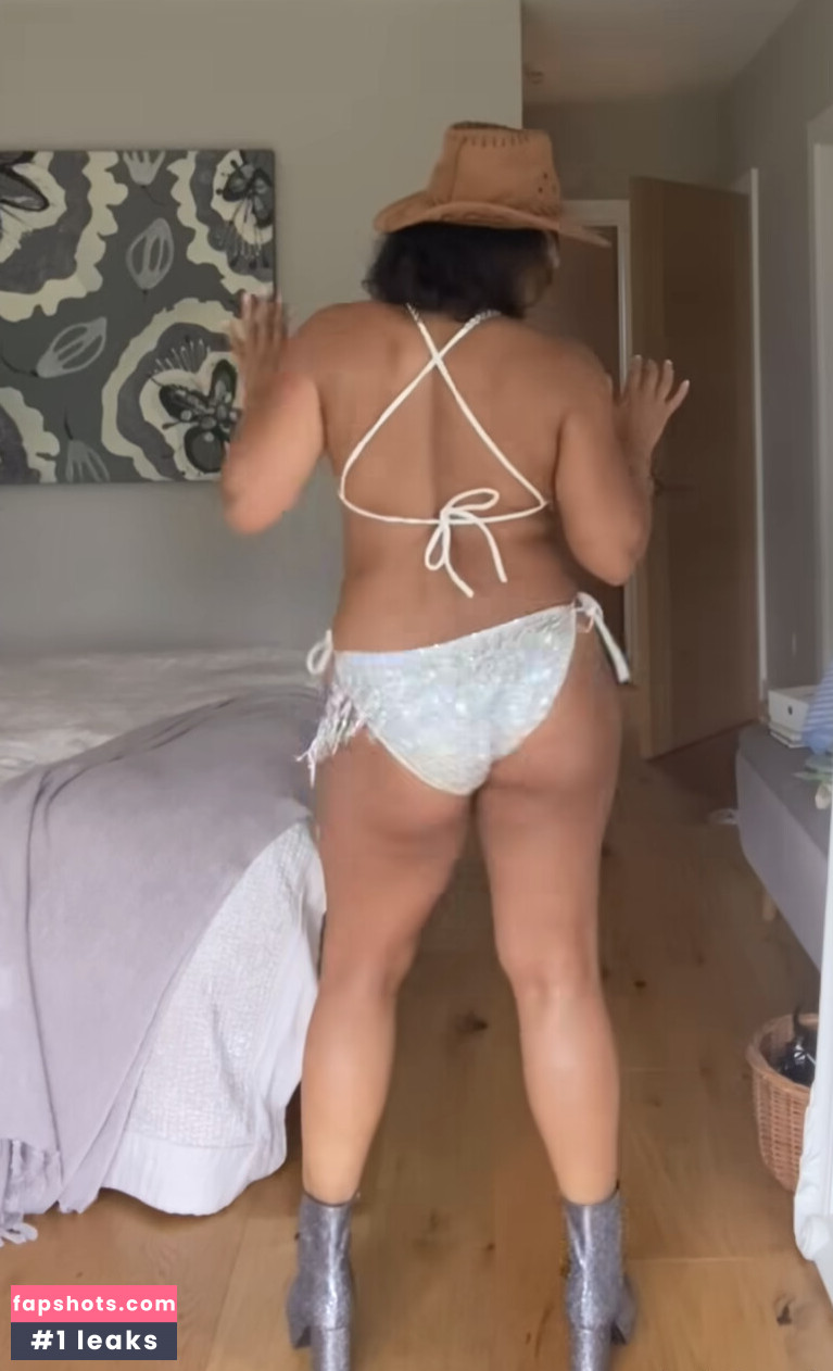 Saira Khan gallery photo #127