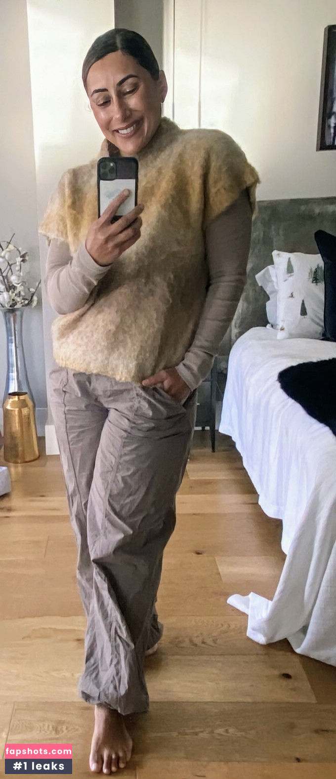 Saira Khan gallery photo #130