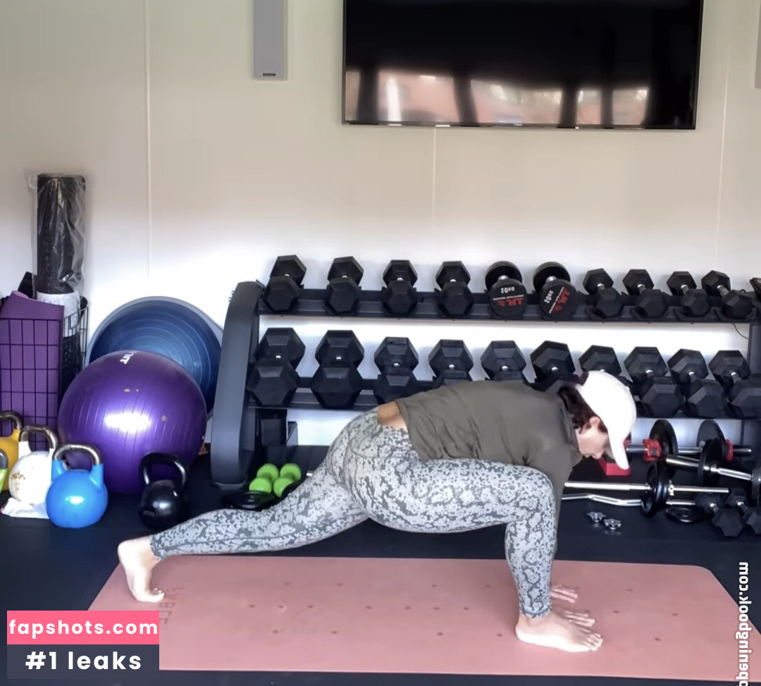 Saira Khan gallery photo #137