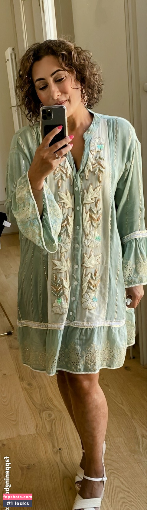 Saira Khan gallery photo #15