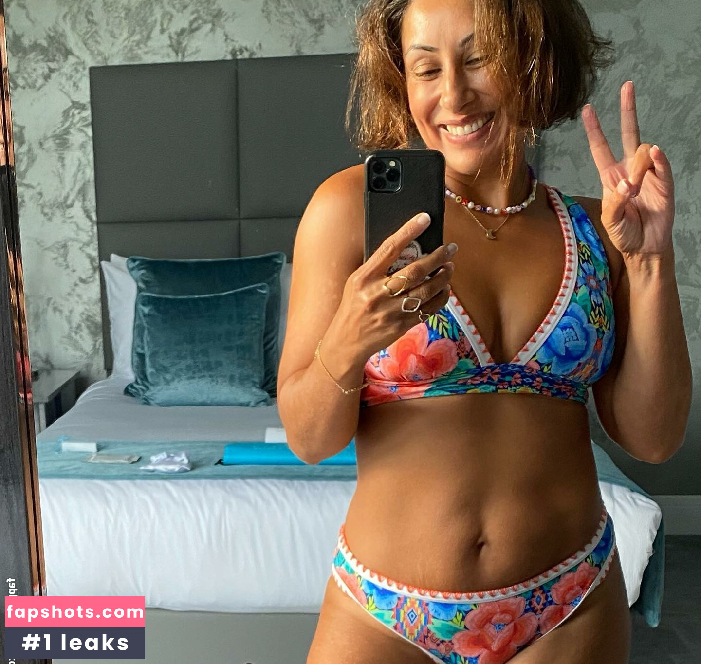 Saira Khan gallery photo #23