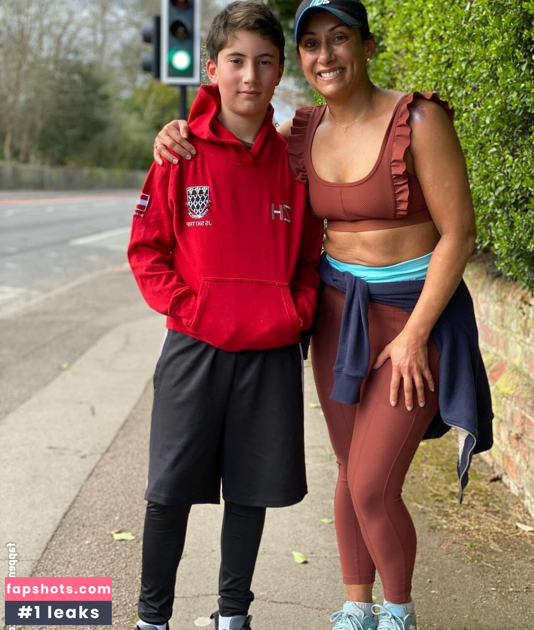 Saira Khan gallery photo #29