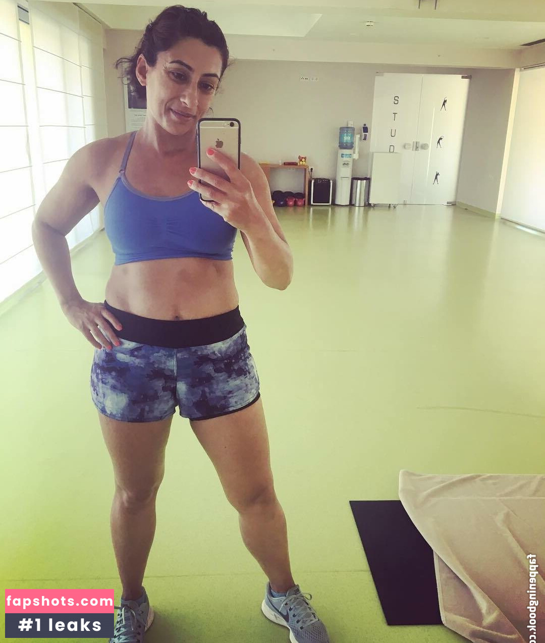 Saira Khan gallery photo #32