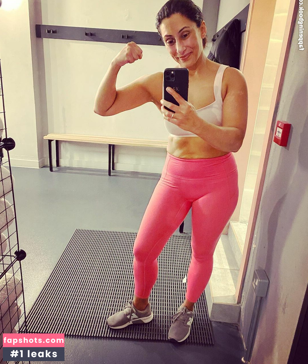 Saira Khan gallery photo #42