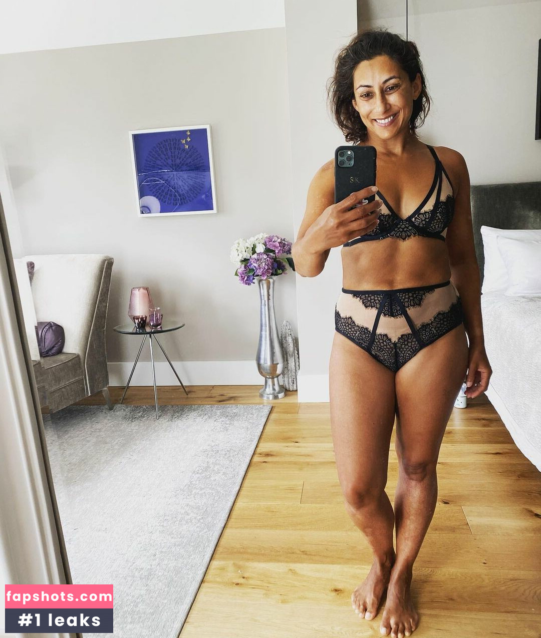 Saira Khan gallery photo #49