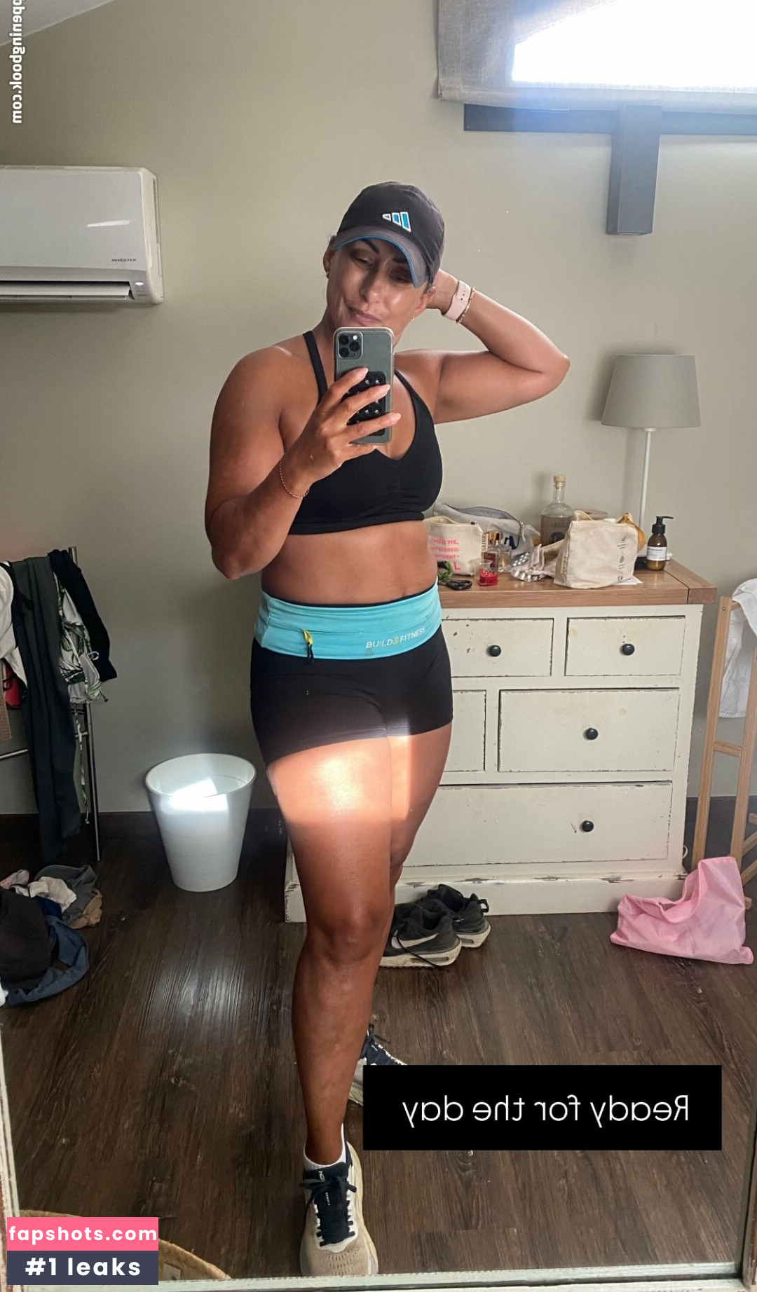 Saira Khan gallery photo #55