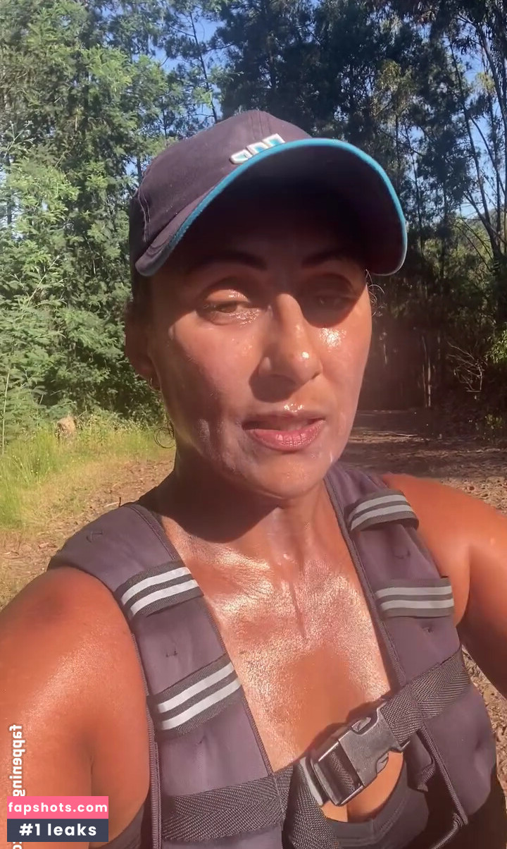 Saira Khan gallery photo #58