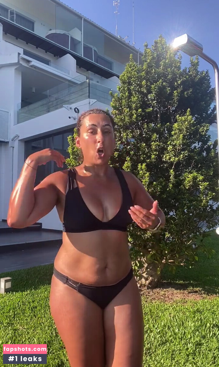 Saira Khan gallery photo #63