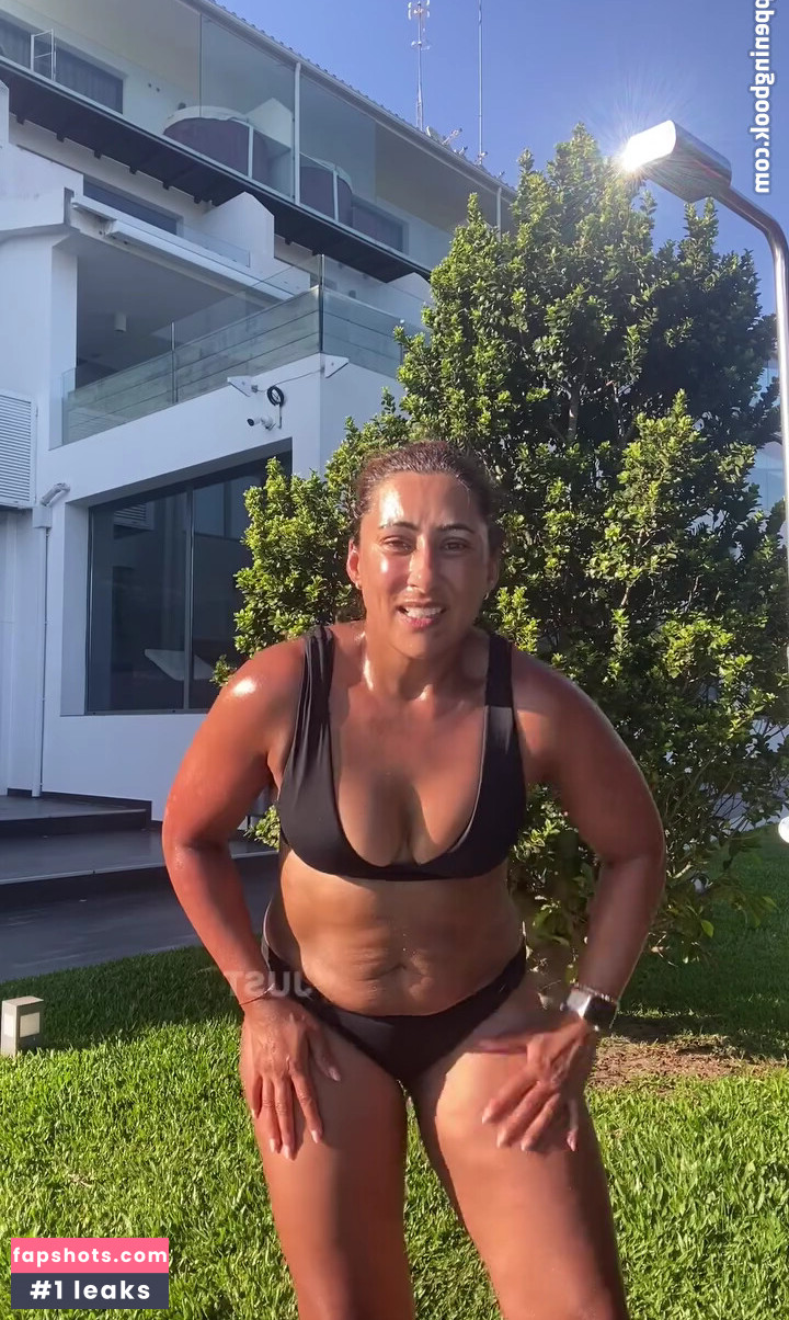 Saira Khan gallery photo #74