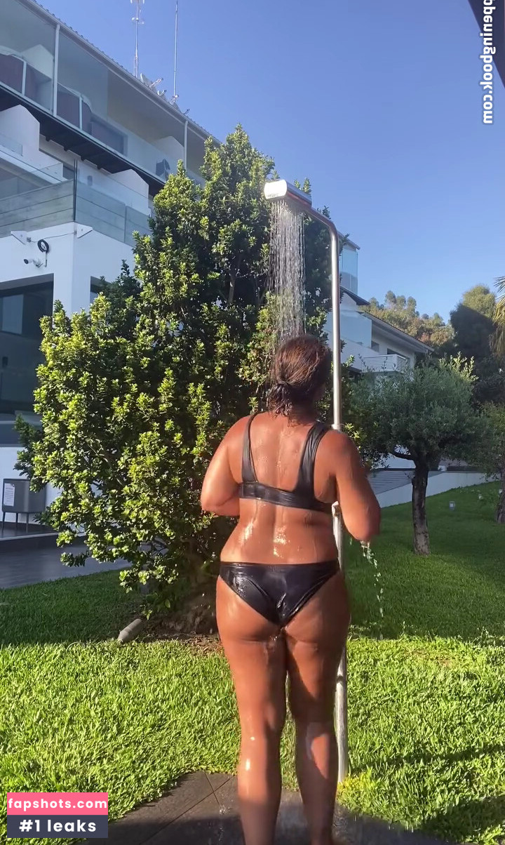 Saira Khan gallery photo #77