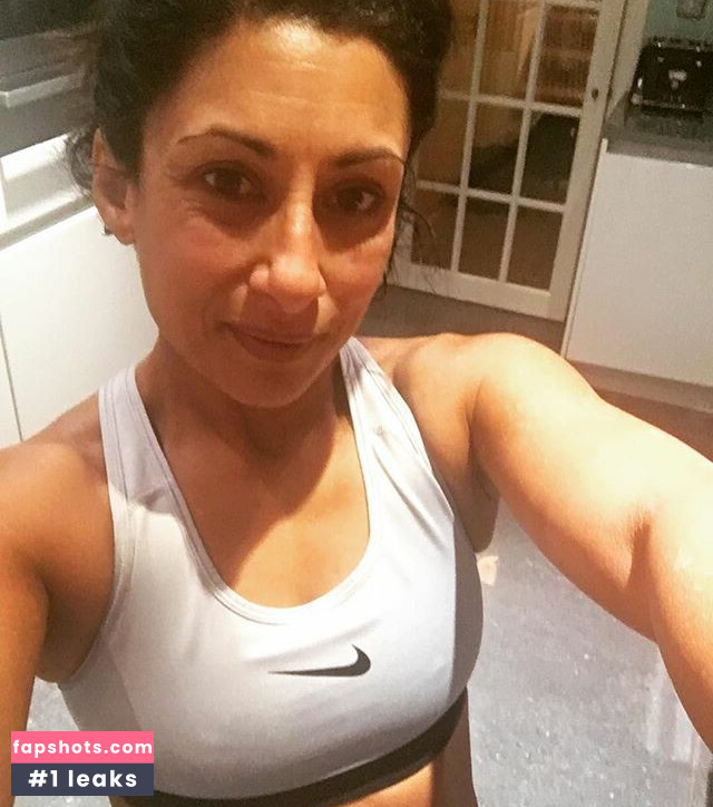 Saira Khan gallery photo #97
