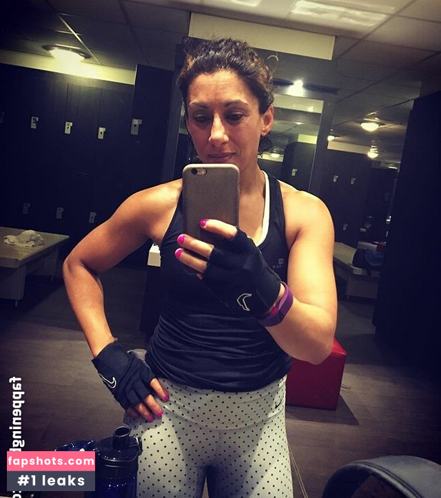 Saira Khan gallery photo #99