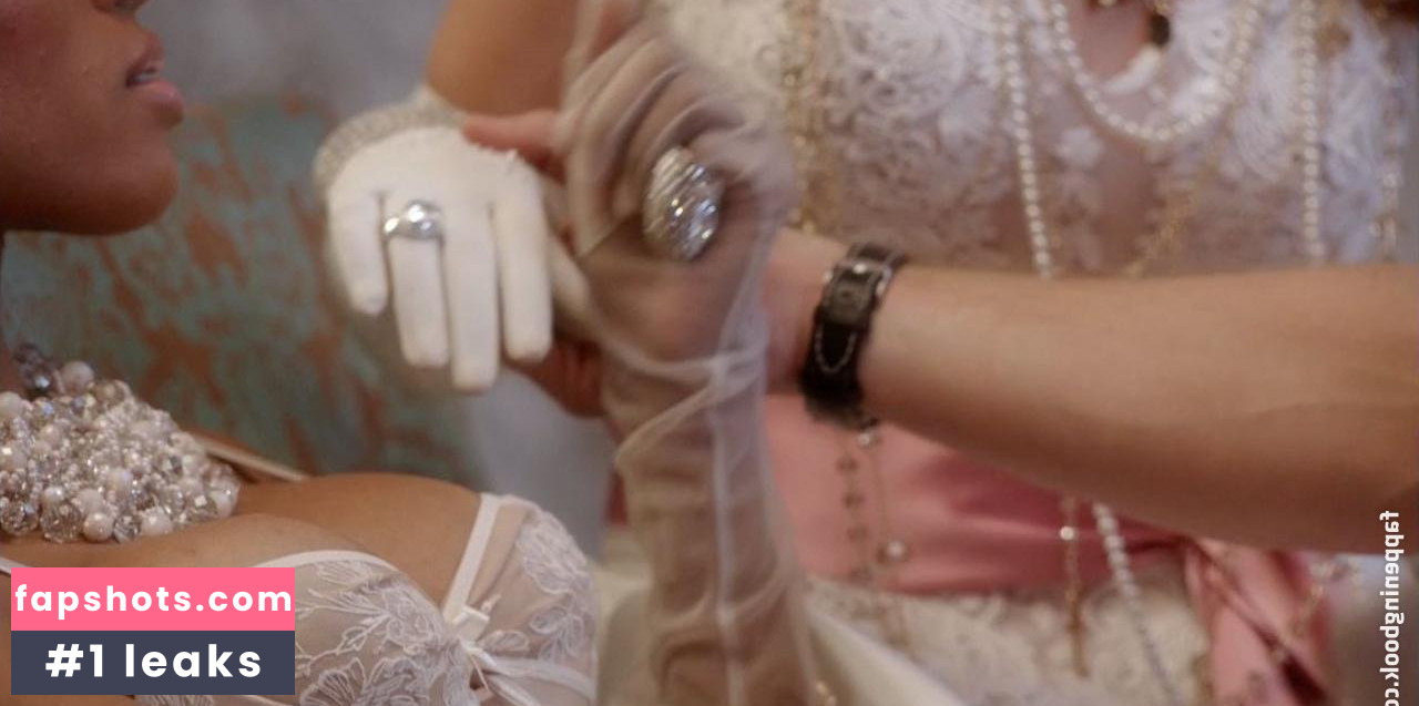 Sal Stowers nude babe gallery