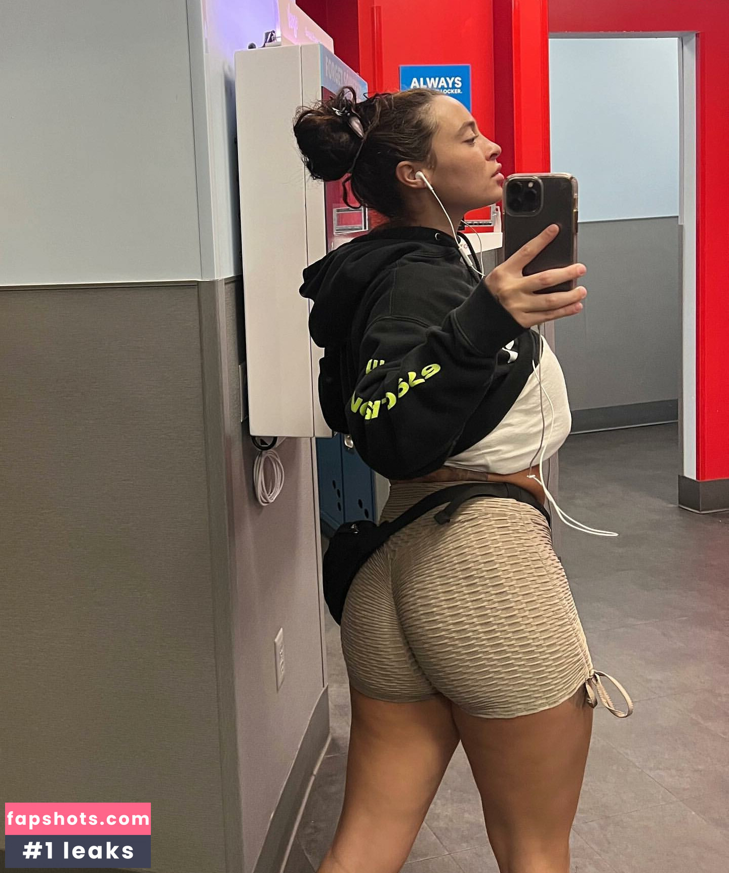 Sally.Spice gallery photo #15