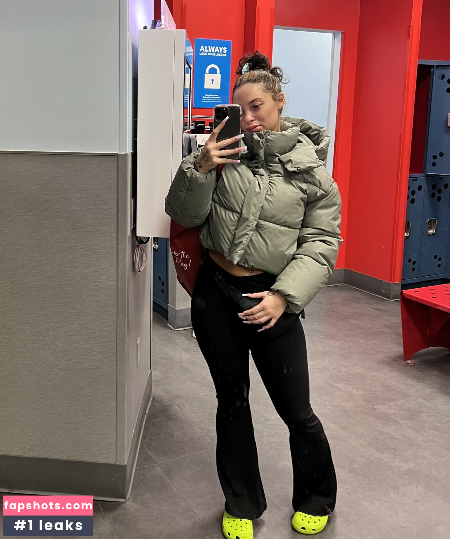 Sally.Spice gallery photo #9