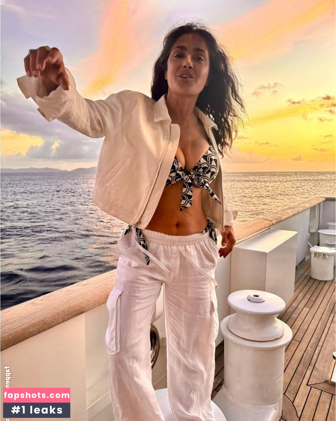 Salma Hayek Filtración Desnuda OnlyFans Foto #28 - Fapshots