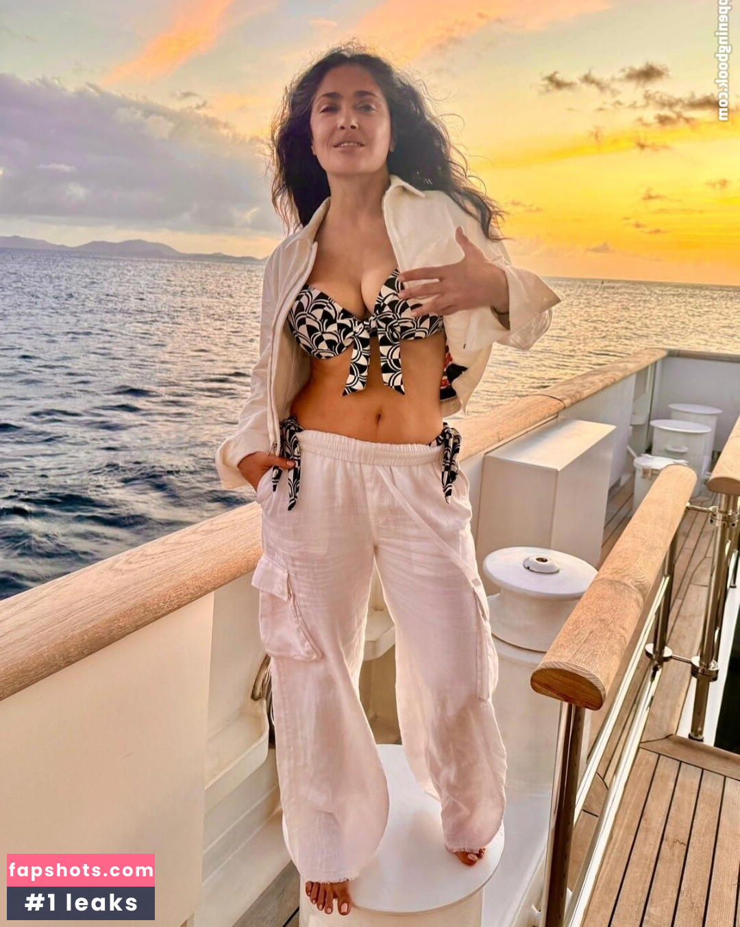 Salma Hayek Filtración Desnuda OnlyFans Foto #29 - Fapshots