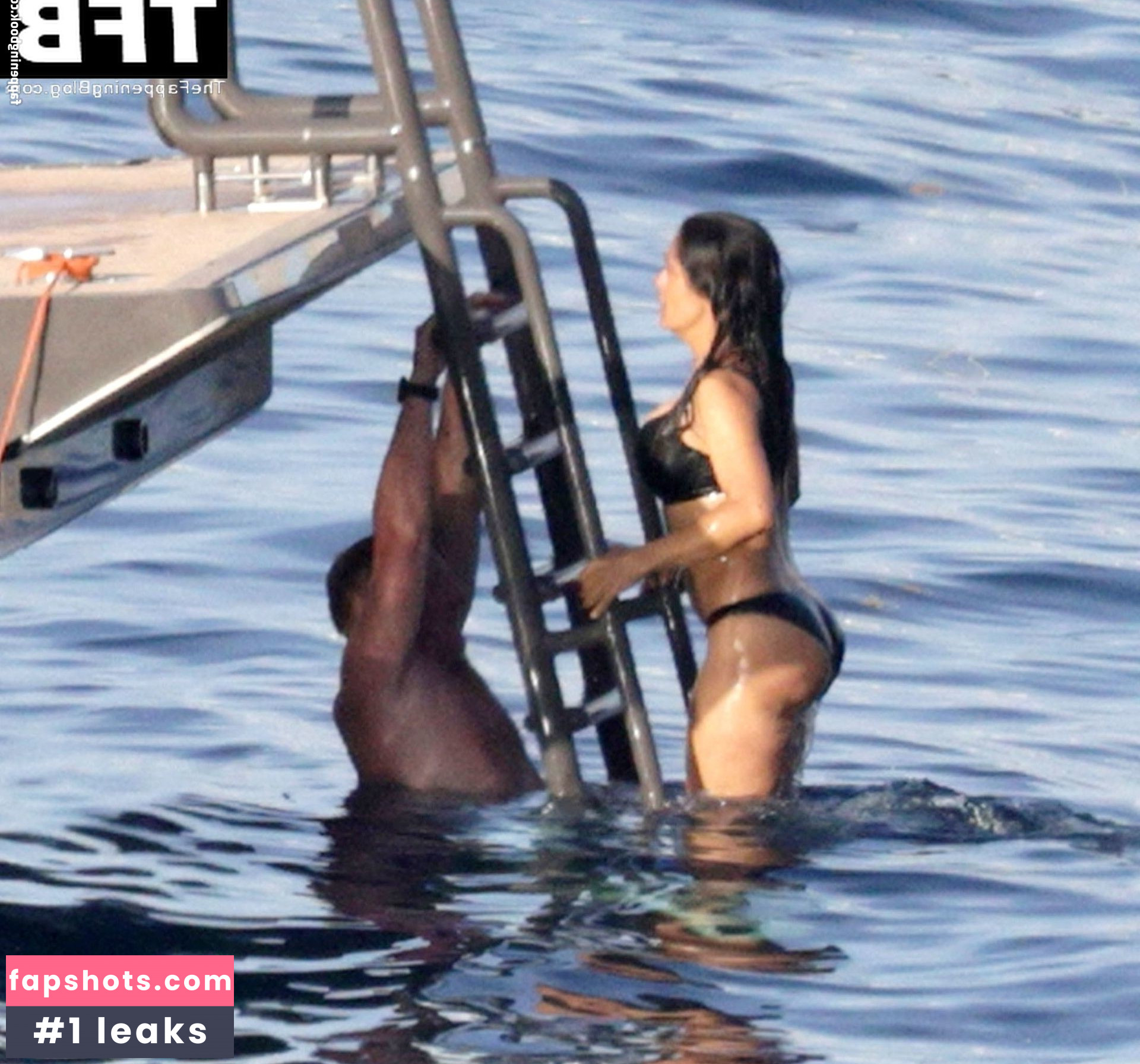 Salma Hayek Nude Leaks OnlyFans Photos #563 - LeakJerk