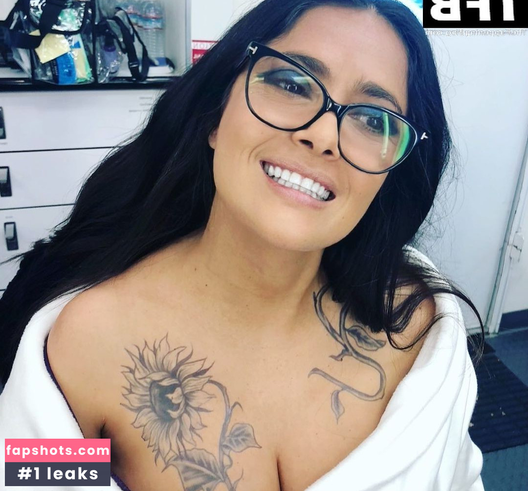 Salma Hayek Nude Leaks OnlyFans Photos #638 - LeakJerk