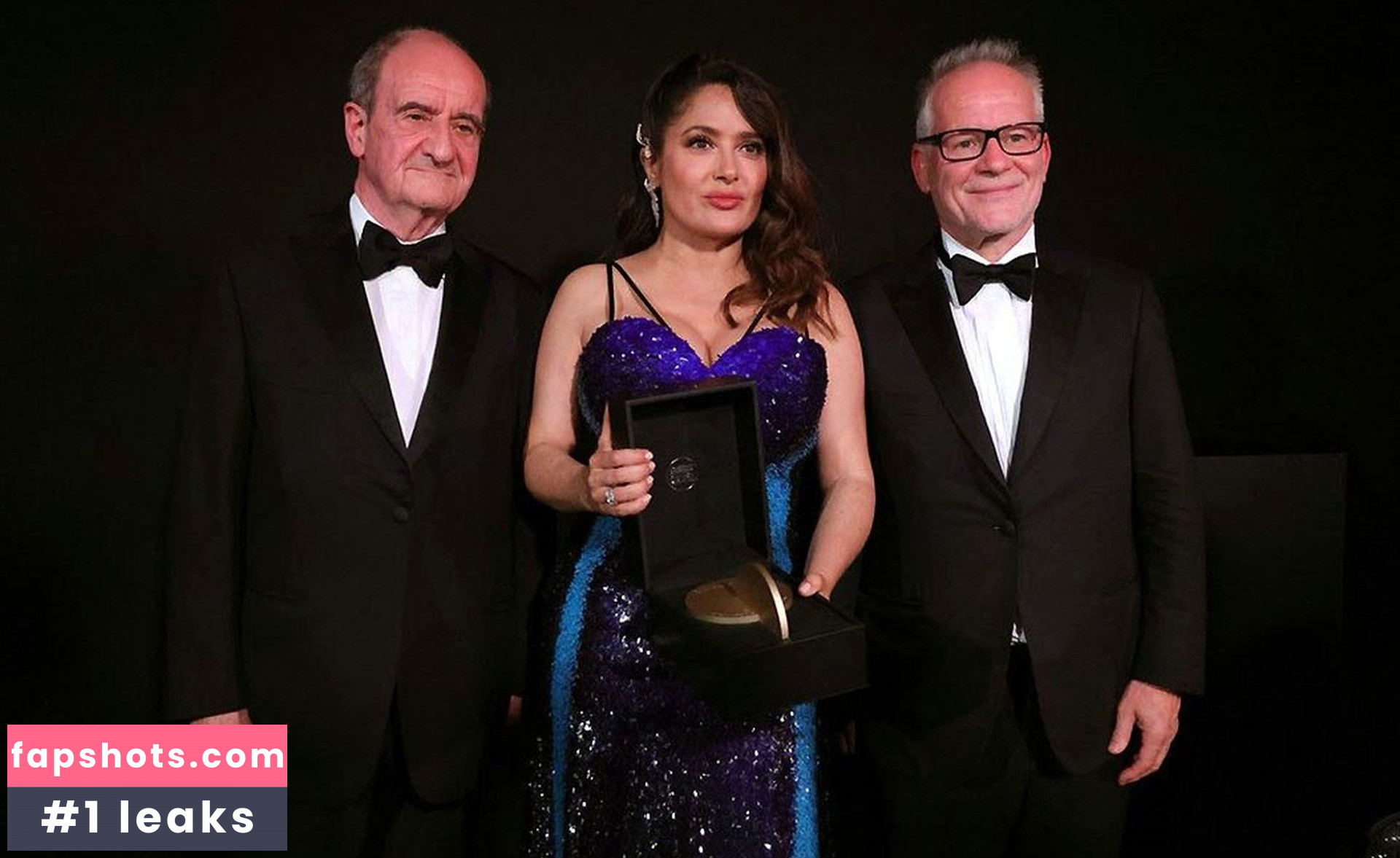 Salma Hayek Nude Leaks OnlyFans Photos #662 - LeakJerk