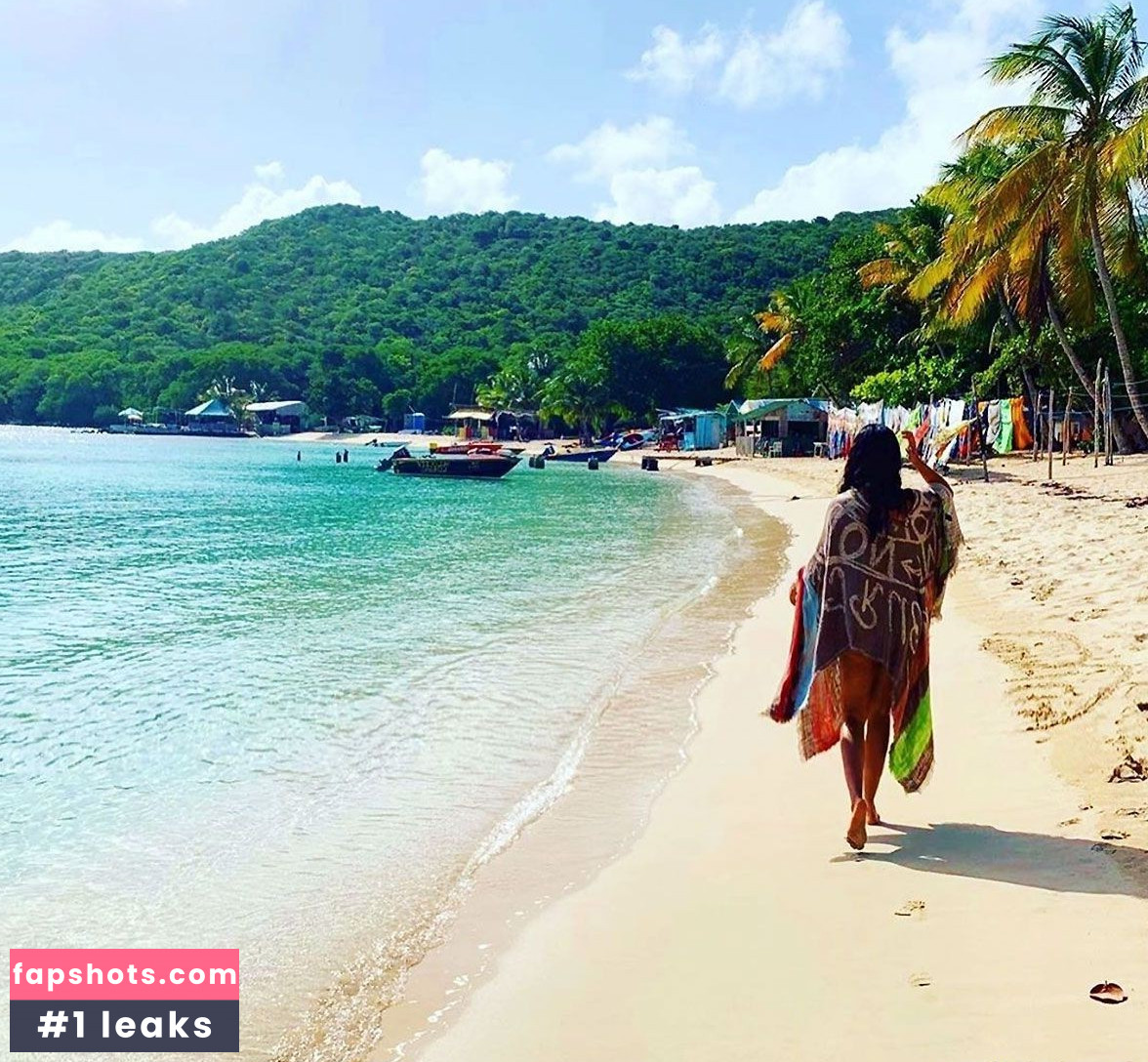 Salma Hayek Nude Leaks OnlyFans Photos #674 - LeakJerk