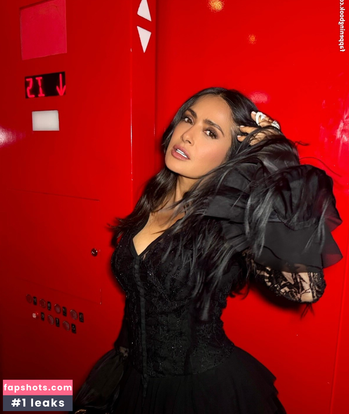 Salma Hayek Filtración Desnuda OnlyFans Foto #8 - Fapshots
