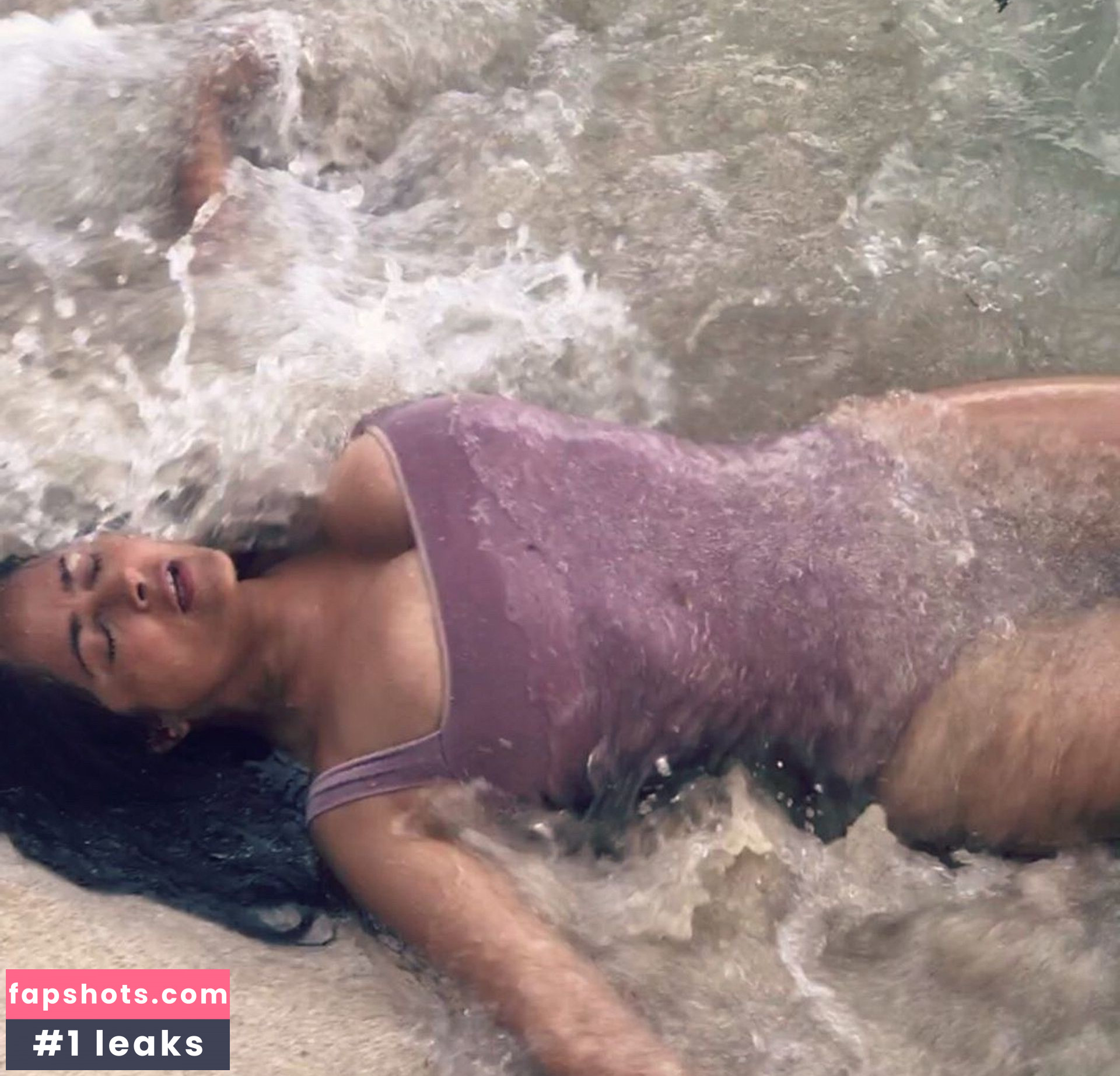 Salma Hayek Nude Leaks OnlyFans Photos #742 - LeakJerk