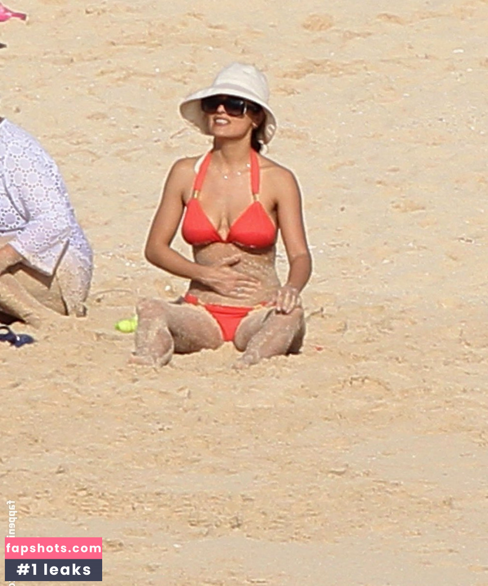 Salma Hayek Nude Leaks OnlyFans Photos #859 - LeakJerk