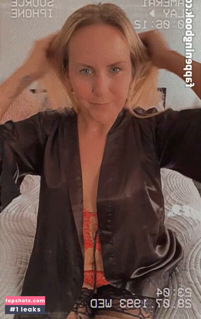 Sam Emily Smith VIP nude babe gallery