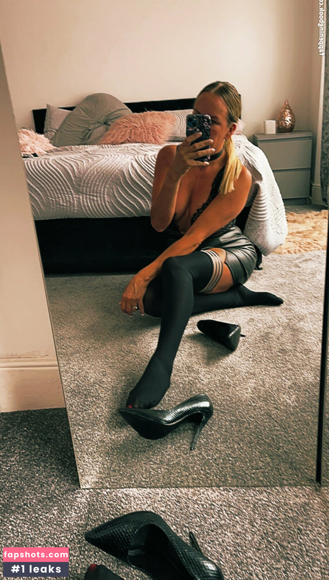 Sam Emily Smith VIP gallery photo #28