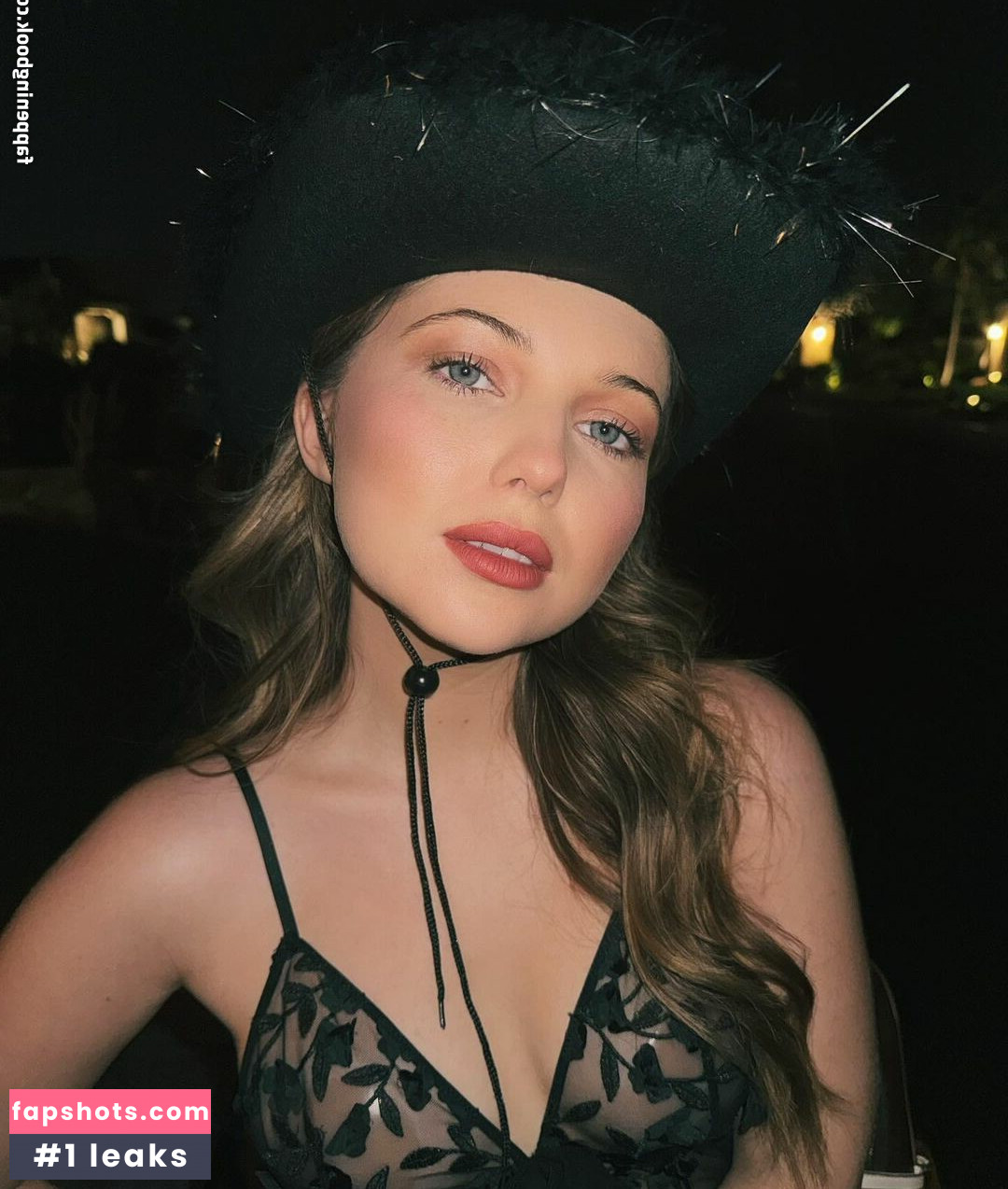 Samantha Hanratty gallery photo #5