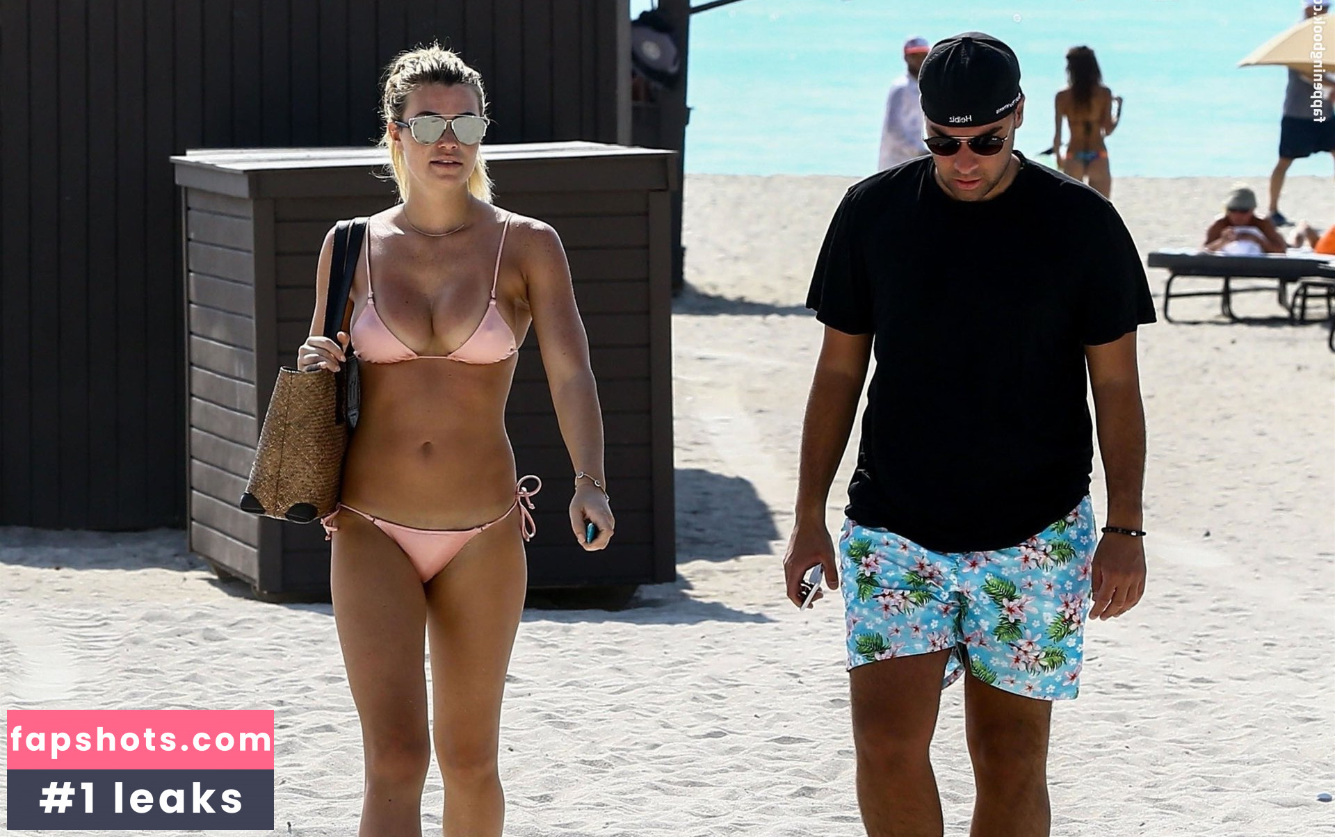 Samantha Hoopes gallery photo #385